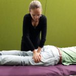 Massage Amma allongé réalisé par Ludivine Bardin